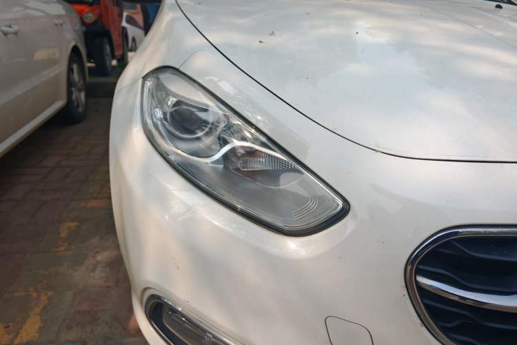 Used Fiat Viaggio 2015 1.4T Automatic Enjoyment Edition Right Front Headlight