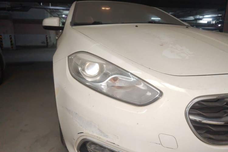 Used Fiat Viaggio 2015 1.4T Manual Enjoyment Edition Right Front Headlight