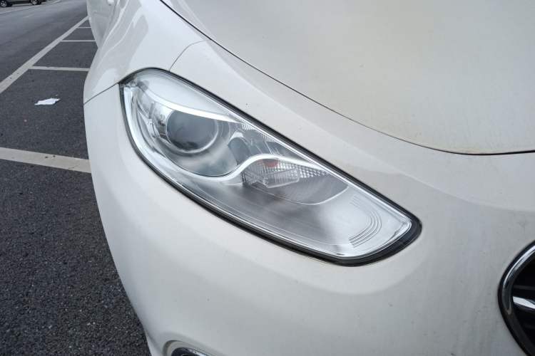 Used Fiat Viaggio 2015 1.4T Automatic Enjoyment Edition Right Front Headlight