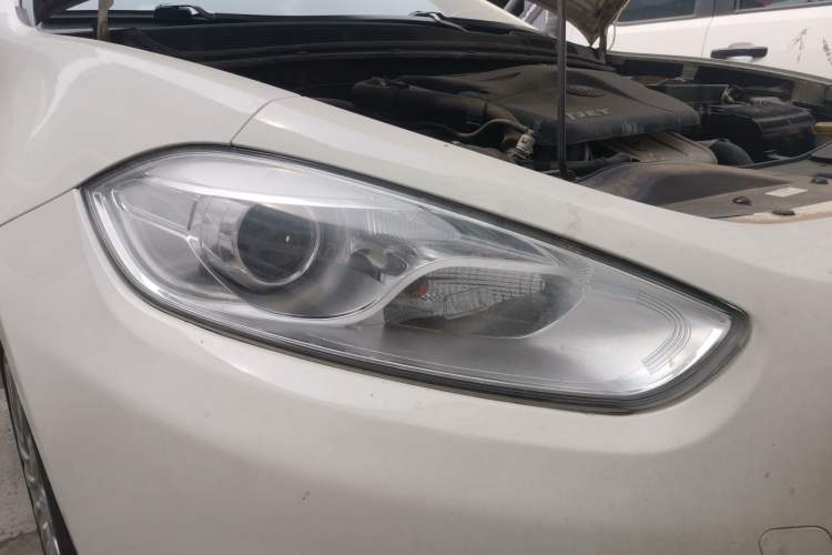 Used Fiat Viaggio 2015 1.4T Automatic Enjoyment Edition Right Front Headlight