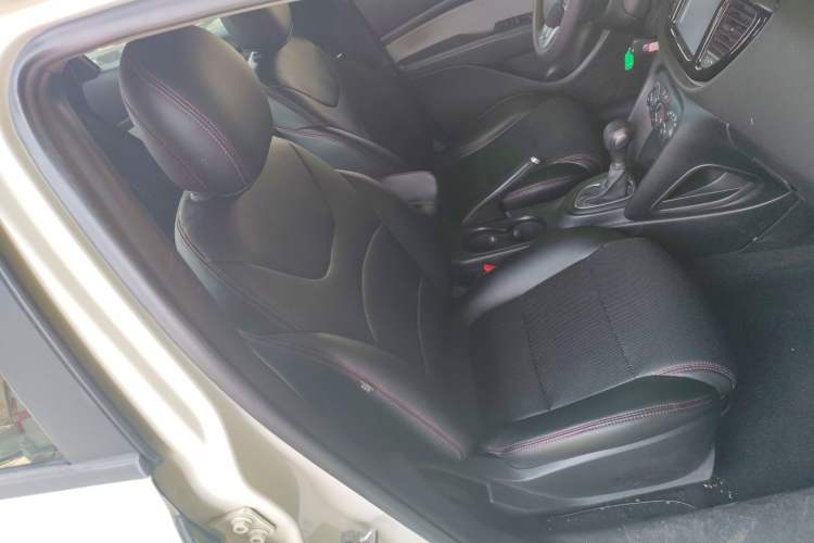 Used Fiat Viaggio 2015 1.4T Automatic Enjoyment Edition Right Front Seat