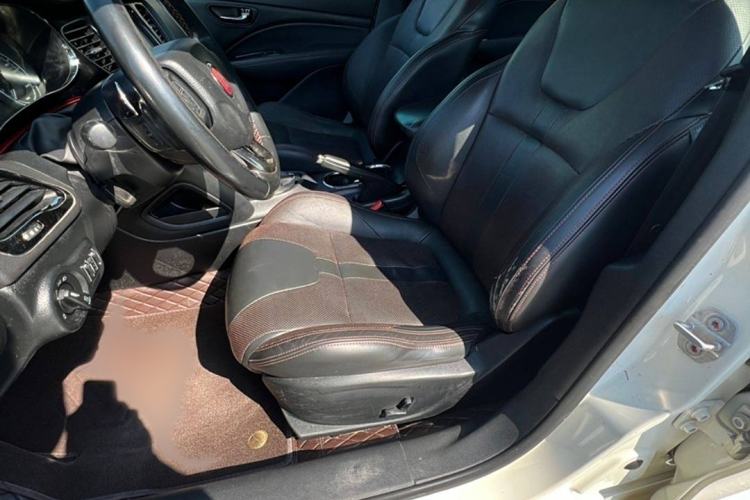 Used Fiat Viaggio 2015 1.4T Automatic Night Edition Right Front Seat
