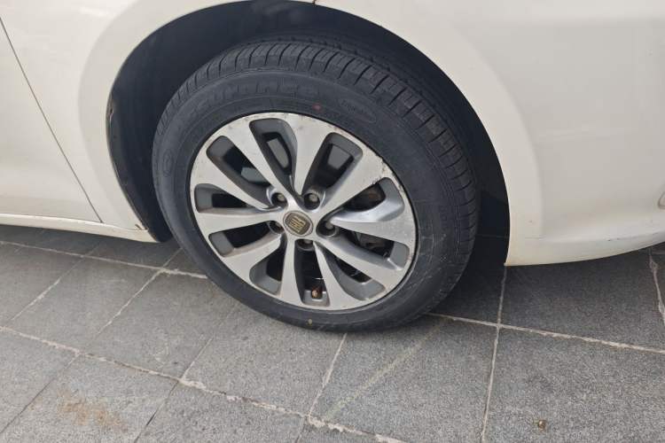 Used Fiat Viaggio 2015 1.4T Automatic Enjoyment Edition Right Front Wheel Hub