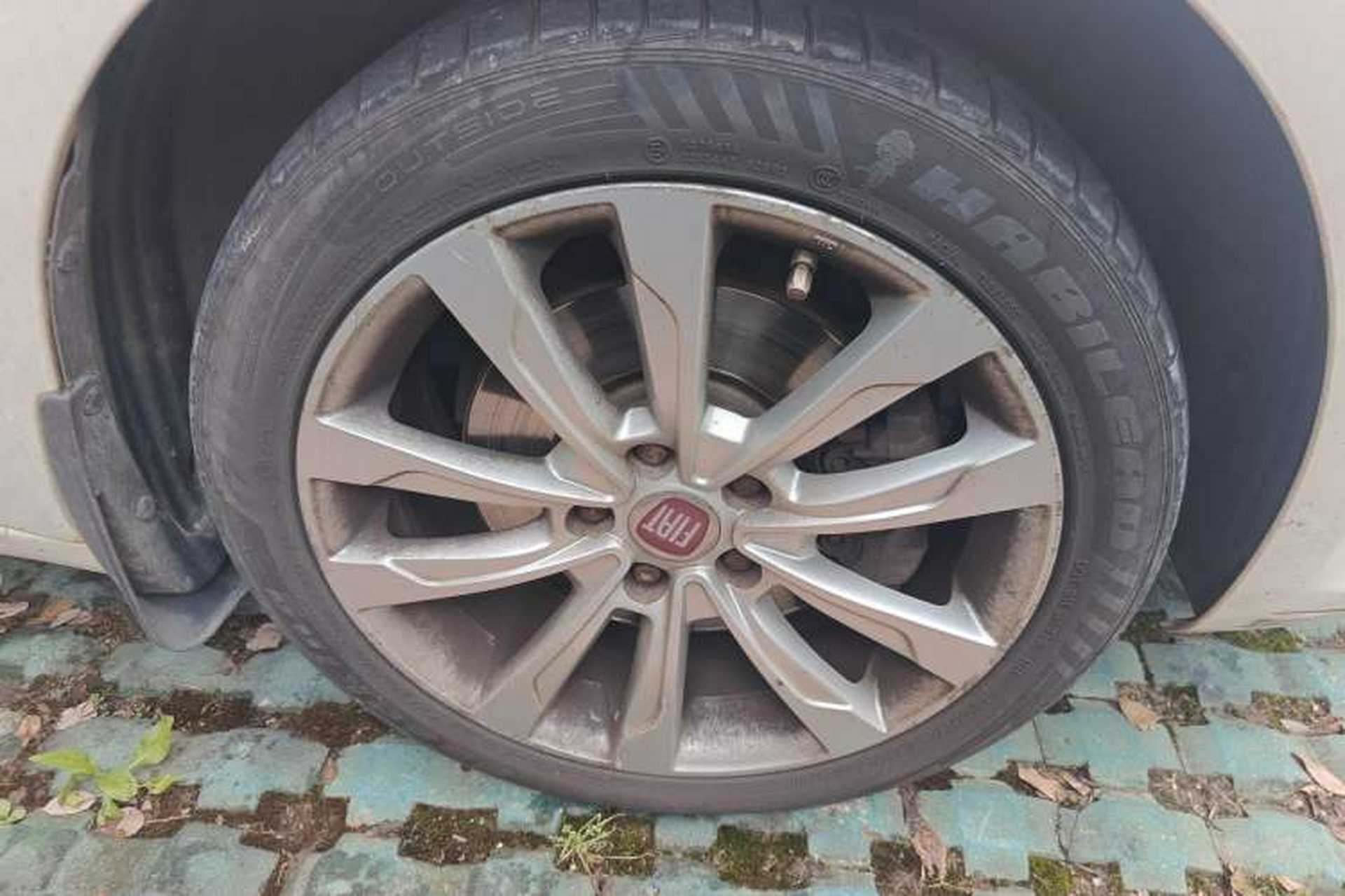 Used Fiat Viaggio 2015 1.4T Automatic Smart Edition Right Front Wheel Hub