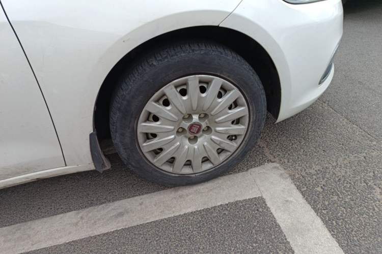 Used Fiat Viaggio 2015 1.4T Manual Enjoyment Edition Right Front Wheel Hub