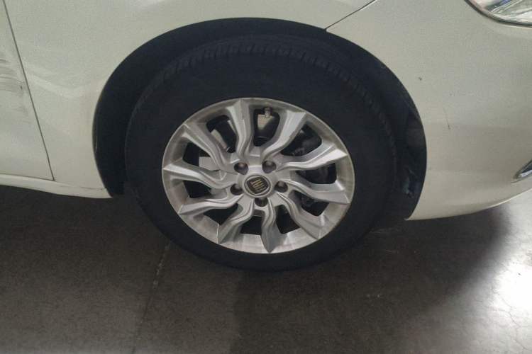 Used Fiat Viaggio 2015 1.4T Automatic Enjoyment Edition Right Front Wheel Hub