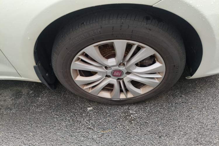 Used Fiat Viaggio 2015 1.4T Automatic Jingxiang Edition Right Front Wheel Hub
