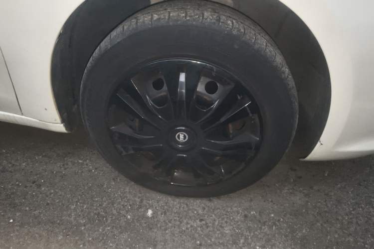 Used Fiat Viaggio 2015 1.4T Automatic Enjoyment Edition Right Front Wheel Hub