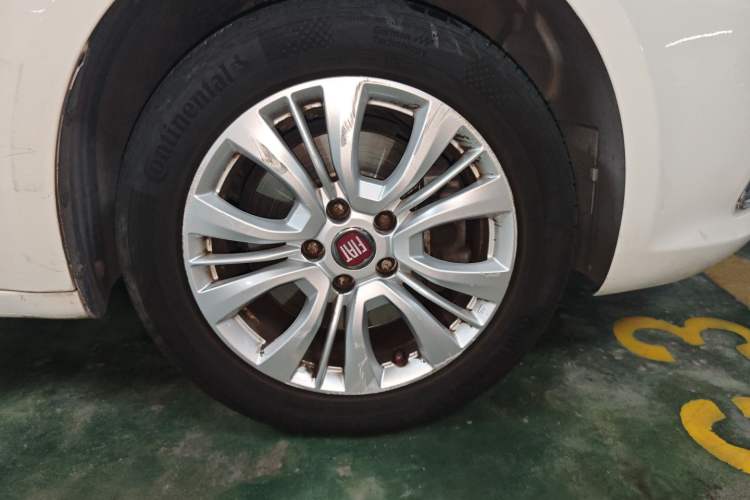 Used Fiat Viaggio 2015 1.4T Automatic Jingxiang Edition Right Front Wheel Hub