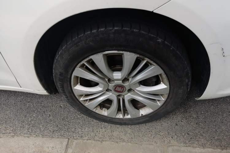 Used Fiat Viaggio 2015 1.4T Automatic Jingxiang Edition Right Front Wheel Hub