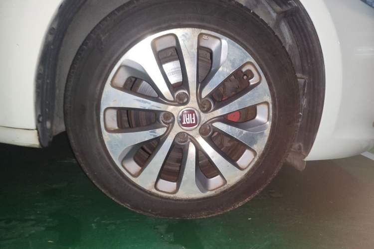 Used Fiat Viaggio 2015 1.4T Automatic Luxury Edition Right Front Wheel Hub
