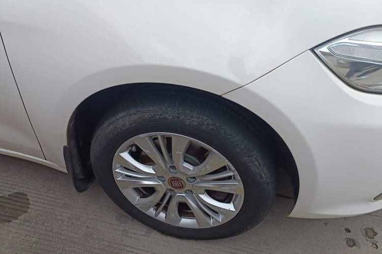 Used Fiat Viaggio 2015 1.4T Automatic Jingxiang Edition Right Front Wheel Hub