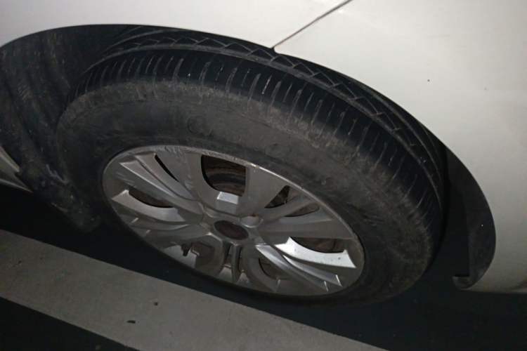 Used Fiat Viaggio 2015 1.4T Automatic Enjoyment Edition Right Front Wheel Hub