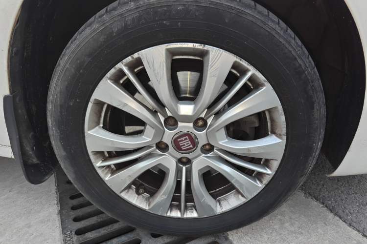 Used Fiat Viaggio 2015 1.4T Automatic Jingxiang Edition Right Front Wheel Hub