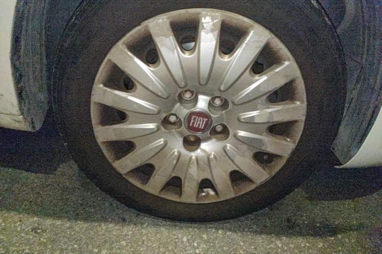 Used Fiat Viaggio 2015 1.4T Automatic Enjoyment Edition Right Front Wheel Hub