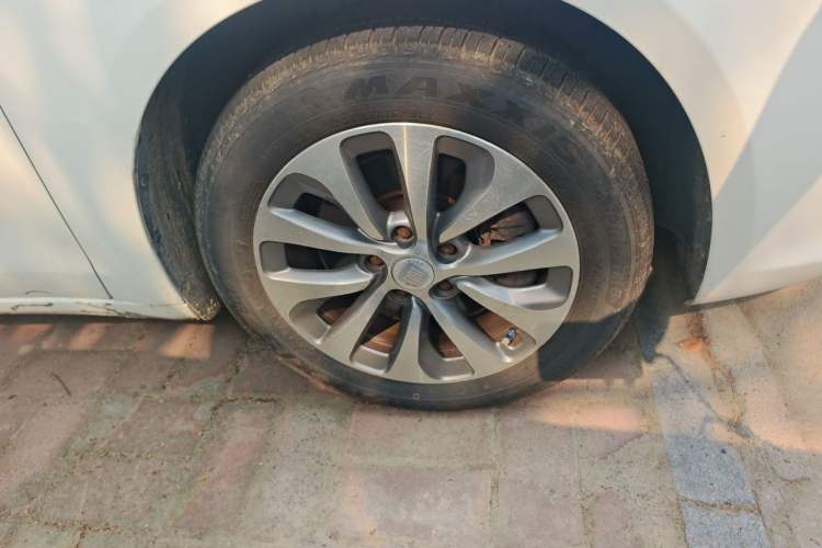 Used Fiat Viaggio 2015 1.4T Automatic Enjoyment Edition Right Front Wheel Hub