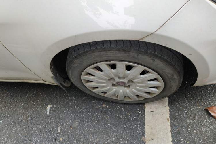Used Fiat Viaggio 2015 1.4T Automatic Enjoyment Edition Right Front Wheel Hub