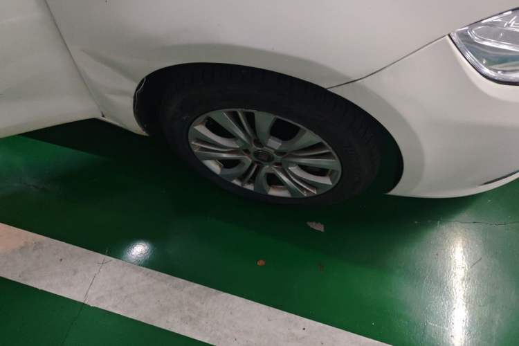Used Fiat Viaggio 2015 1.4T Manual Enjoyment Edition Right Front Wheel Hub