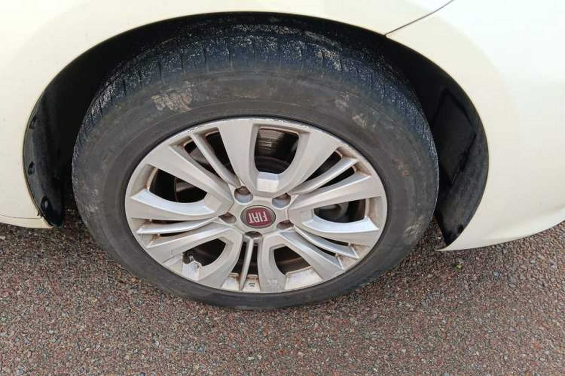 Used Fiat Viaggio 2015 1.4T Automatic Jingxiang Edition Right Front Wheel Hub