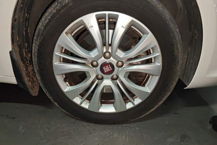 Used Fiat Viaggio 2015 1.4T Manual Jingxiang Edition Right Front Wheel Hub