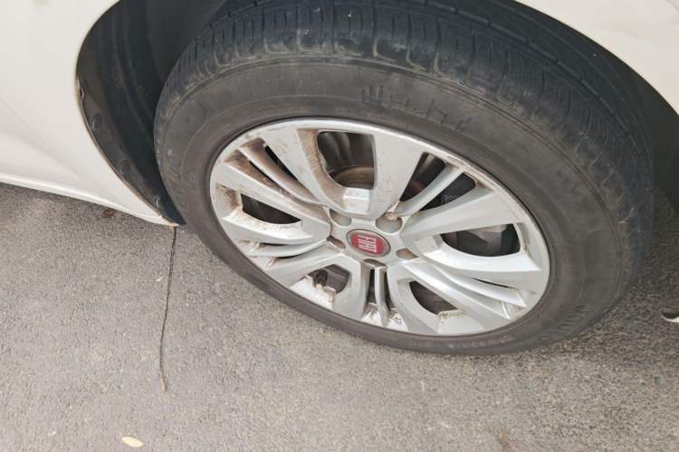 Used Fiat Viaggio 2015 1.4T Automatic Jingxiang Edition Right Front Wheel Hub