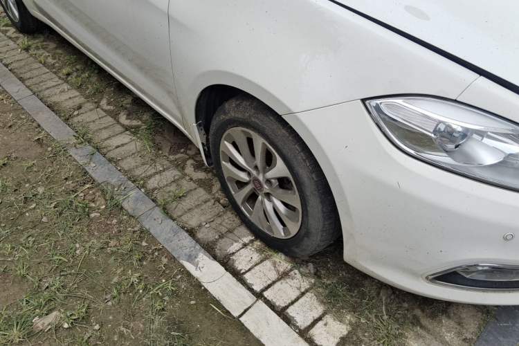 Used Fiat Viaggio 2015 1.4T Manual Enjoyment Edition Right Front Wheel Hub