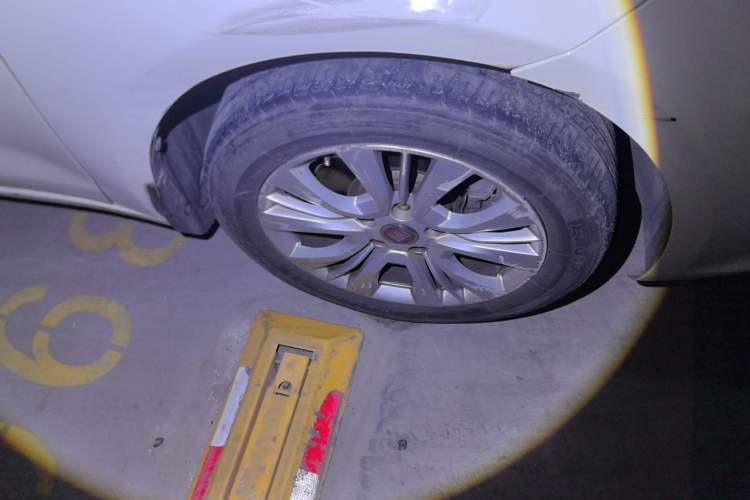 Used Fiat Viaggio 2015 1.4T Automatic Jingxiang Edition Right Front Wheel Hub