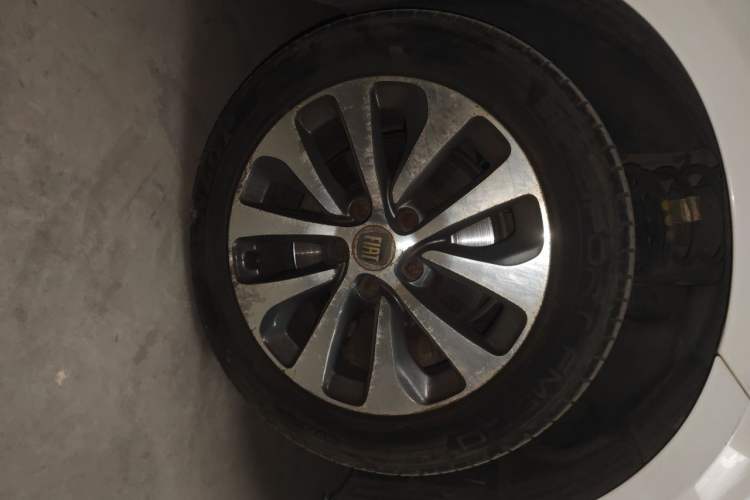 Used Fiat Viaggio 2015 1.4T Manual Enjoyment Edition Right Front Wheel Hub