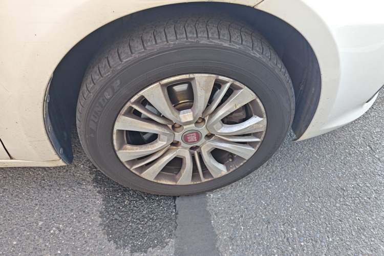 Used Fiat Viaggio 2015 1.4T Automatic Jingxiang Edition Right Front Wheel Hub