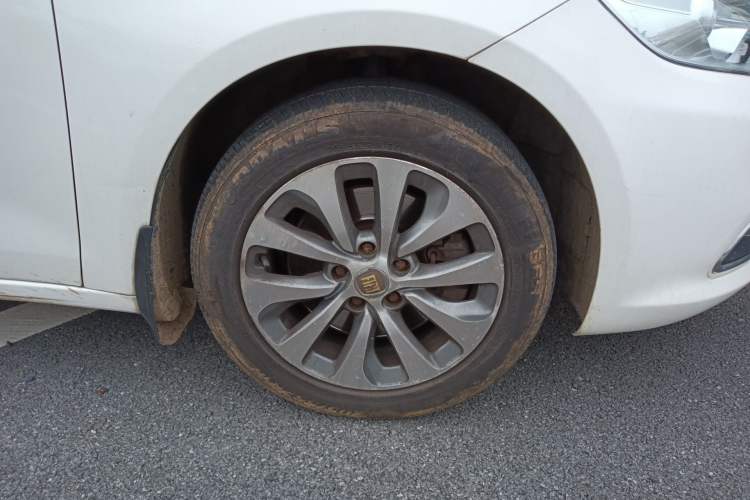 Used Fiat Viaggio 2015 1.4T Automatic Enjoyment Edition Right Front Wheel Hub