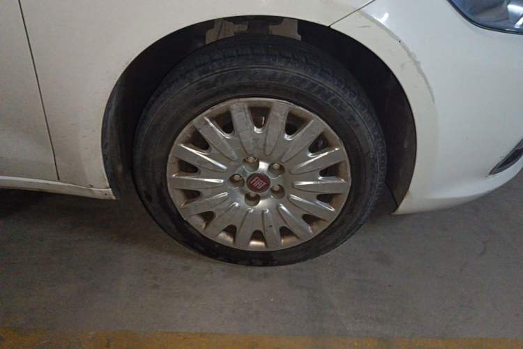 Used Fiat Viaggio 2015 1.4T Manual Enjoyment Edition Right Front Wheel Hub