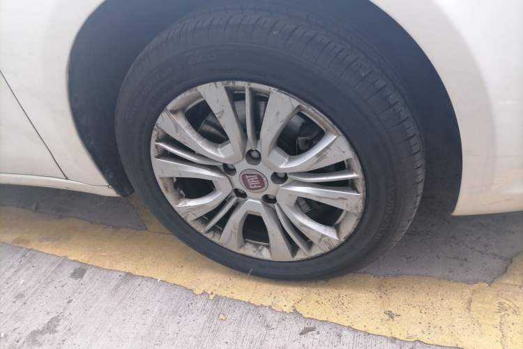 Used Fiat Viaggio 2015 1.4T Automatic Jingxiang Edition Right Front Wheel Hub
