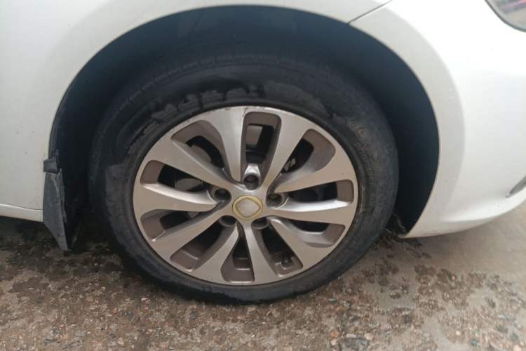 Used Fiat Viaggio 2015 1.4T Automatic Enjoyment Edition Right Front Wheel Hub