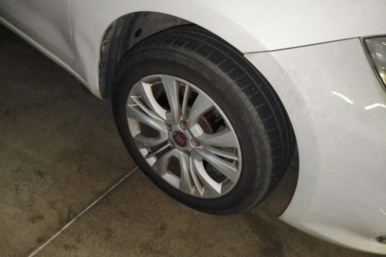 Used Fiat Viaggio 2015 1.4T Automatic Jingxiang Edition Right Front Wheel Hub