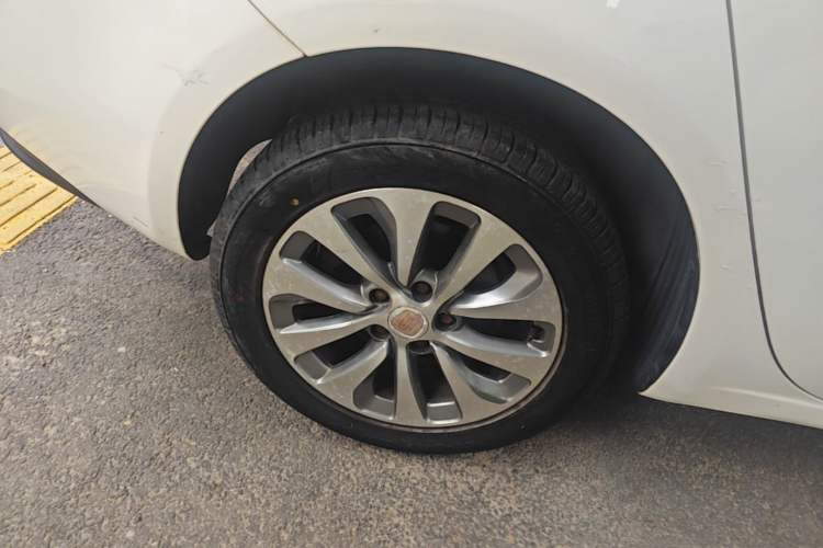 Used Fiat Viaggio 2015 1.4T Manual Enjoyment Edition Right Rear Wheel Hub