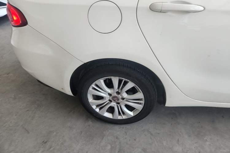 Used Fiat Viaggio 2015 1.4T Automatic Jingxiang Edition Right Rear Wheel Hub