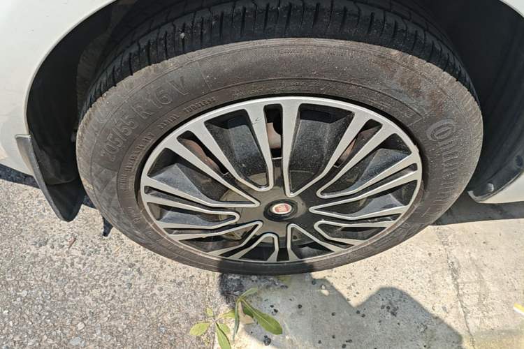 Used Fiat Viaggio 2015 1.4T Manual Enjoyment Edition Right Rear Wheel Hub