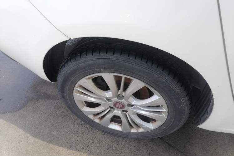 Used Fiat Viaggio 2015 1.4T Automatic Jingxiang Edition Right Rear Wheel Hub