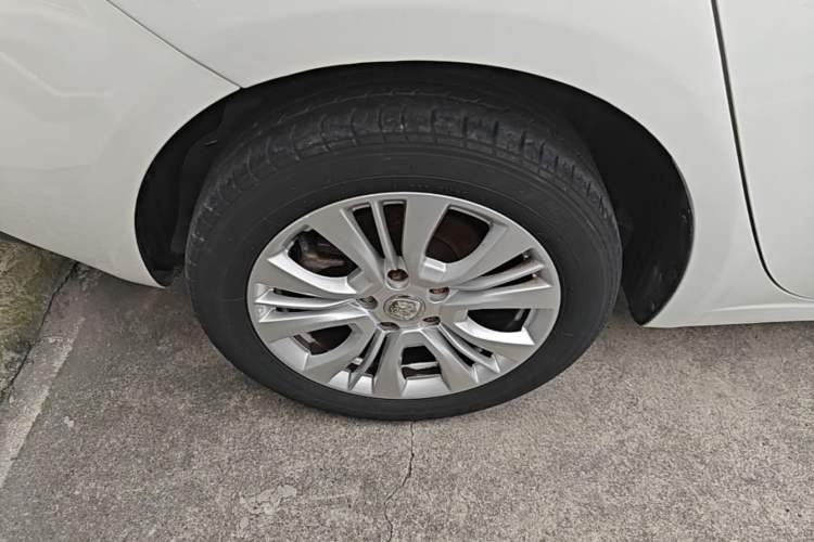 Used Fiat Viaggio 2015 1.4T Automatic Enjoyment Edition Right Rear Wheel Hub