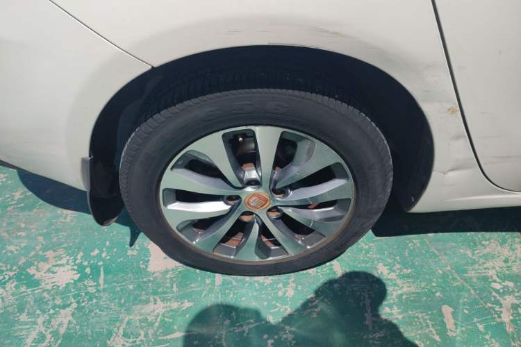 Used Fiat Viaggio 2015 1.4T Automatic Enjoyment Edition Right Rear Wheel Hub