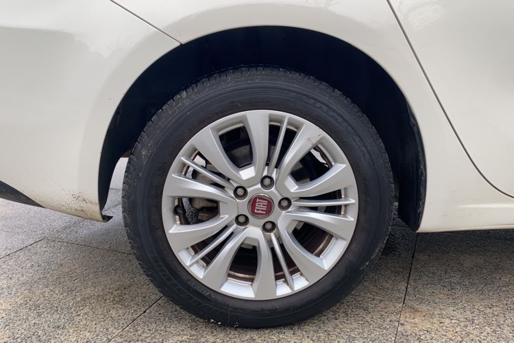 Used Fiat Viaggio 2015 1.4T Automatic Jingxiang Edition Right Rear Wheel Hub