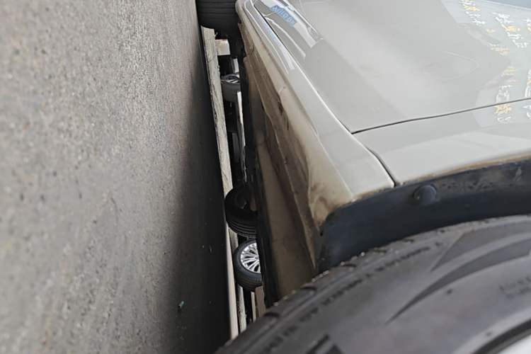 Used Fiat Viaggio 2015 1.4T Automatic Enjoyment Edition Right Side Sill