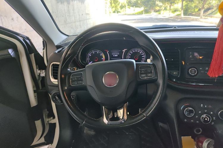 Used Fiat Viaggio 2015 1.4T Automatic Enjoyment Edition Steering Wheel