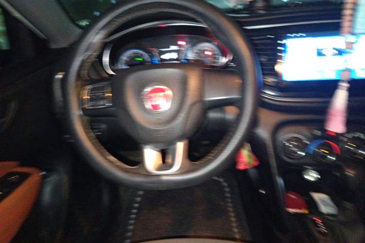 Used Fiat Viaggio 2015 1.4T Automatic Enjoyment Edition Steering Wheel