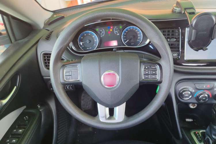 Used Fiat Viaggio 2015 1.4T Automatic Enjoyment Edition Steering Wheel