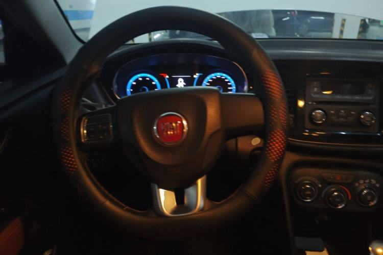 Used Fiat Viaggio 2015 1.4T Manual Enjoyment Edition Steering Wheel