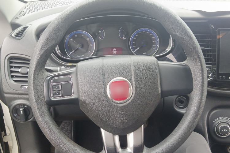 Used Fiat Viaggio 2015 1.4T Automatic Enjoyment Edition Steering Wheel