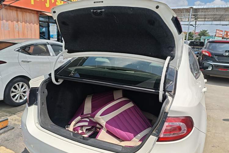 Used Fiat Viaggio 2015 1.4T Manual Enjoyment Edition Trunk