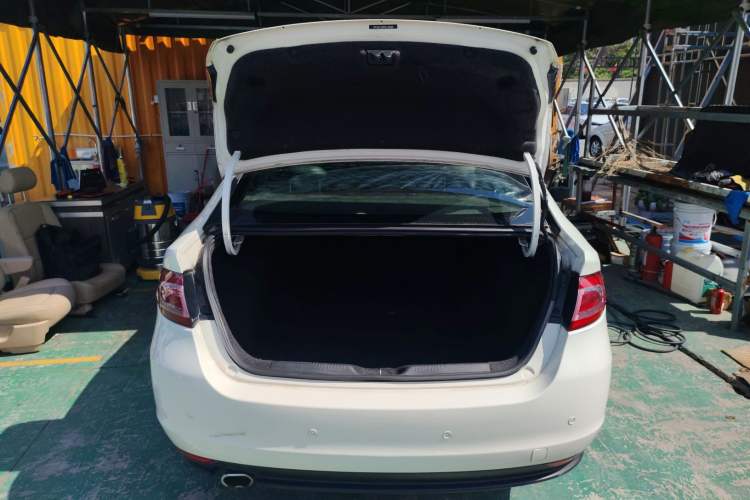 Used Fiat Viaggio 2015 1.4T Automatic Enjoyment Edition Trunk