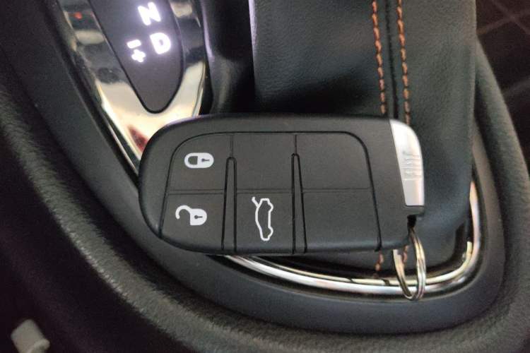 Used Fiat Viaggio 2015 1.4T Automatic Enjoyment Edition Vehicle Key